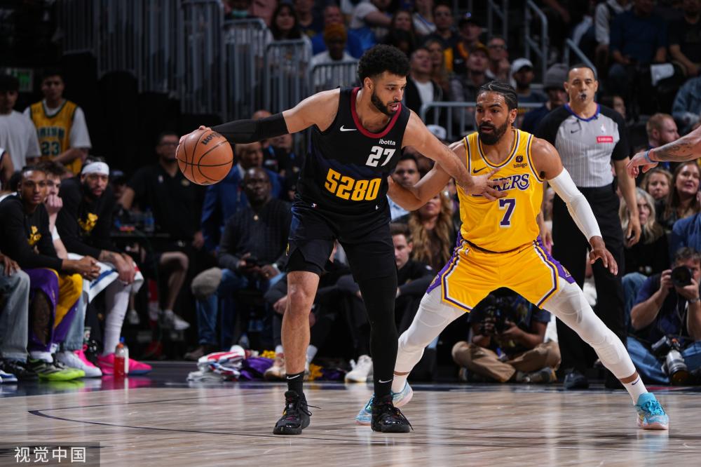 团队并肩作 团队并肩作