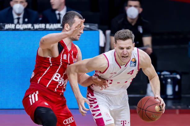 他们通过对 他们通过对